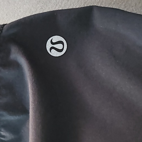 Lululemon shorts size 6 - Picture 4 of 5